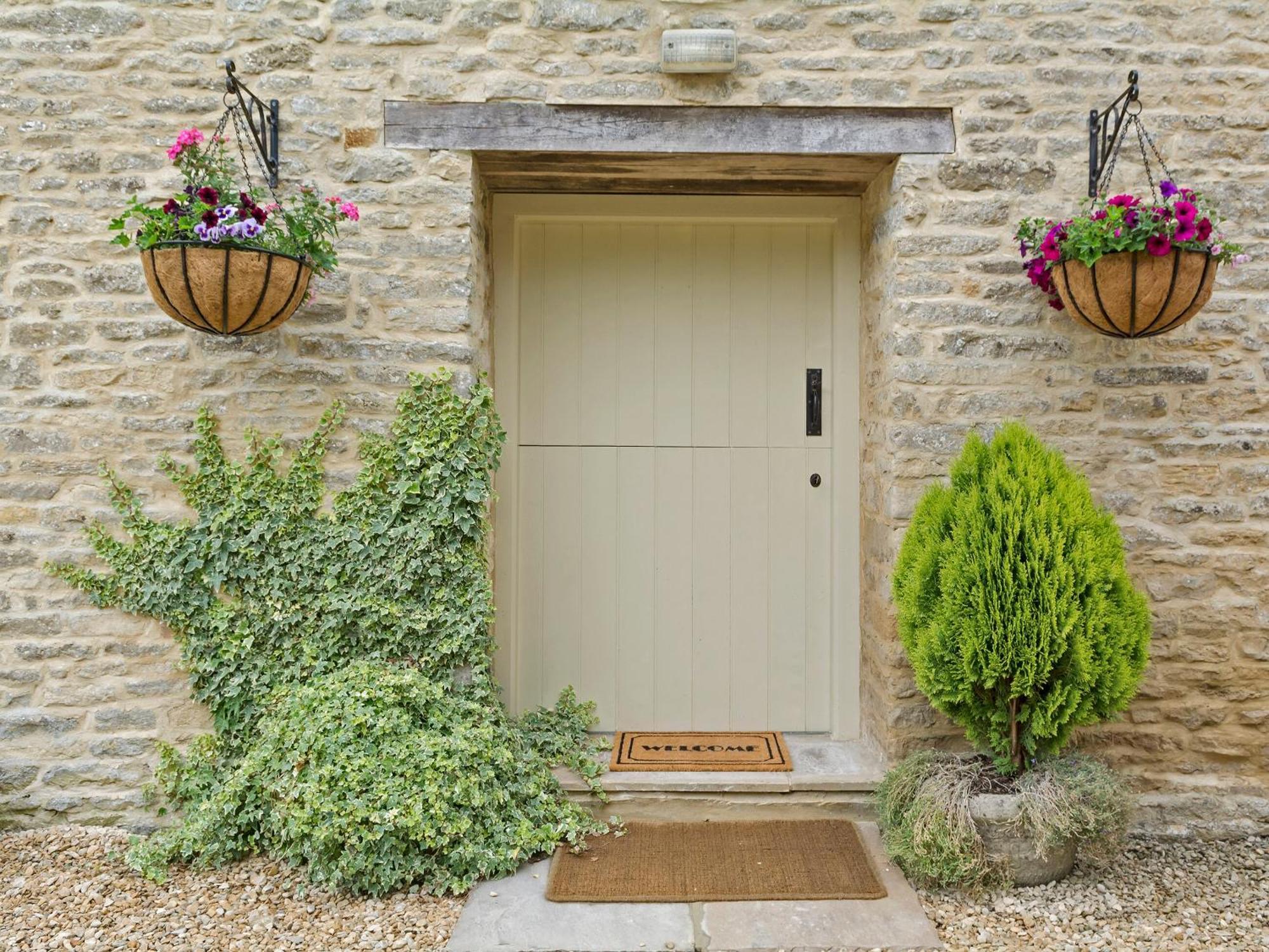 Flowers Barn Daglingworth Exterior foto