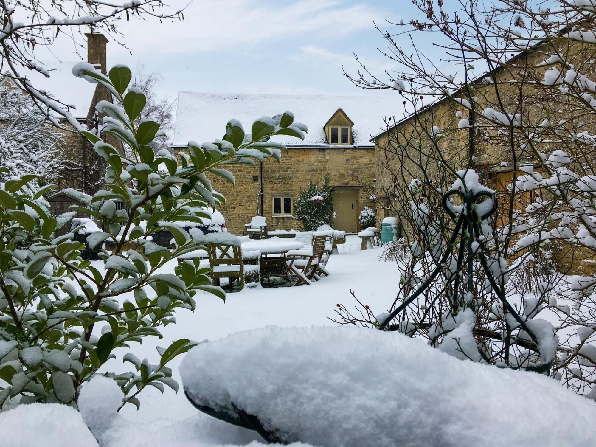 Flowers Barn Daglingworth Exterior foto